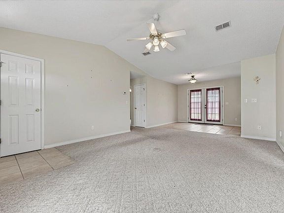 5th image of 210 Water Oak Ln