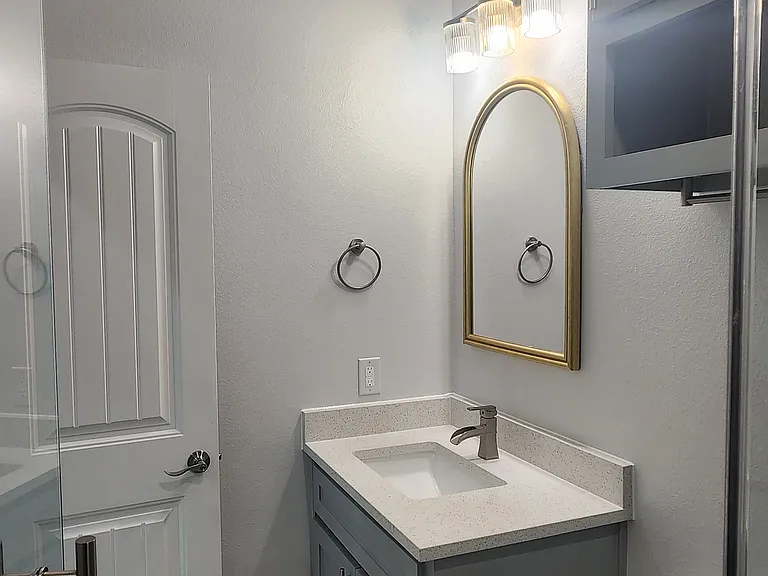 313 Clarence St #315 — Photo 6