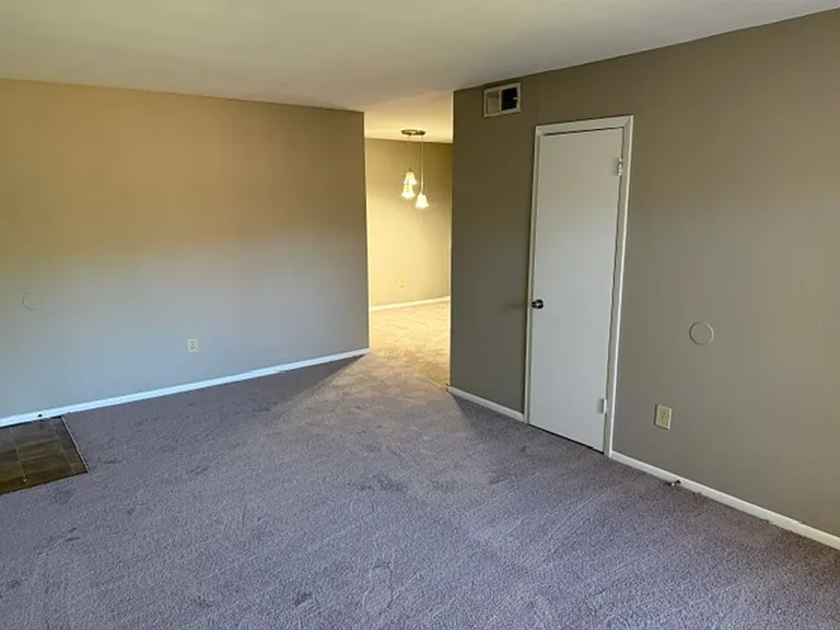 900 Mountain Creek Rd #O210 — Photo 3