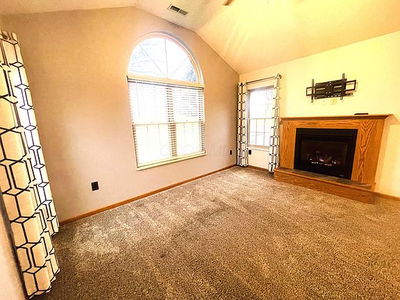 3rd image of 76 Woodberry Dr
