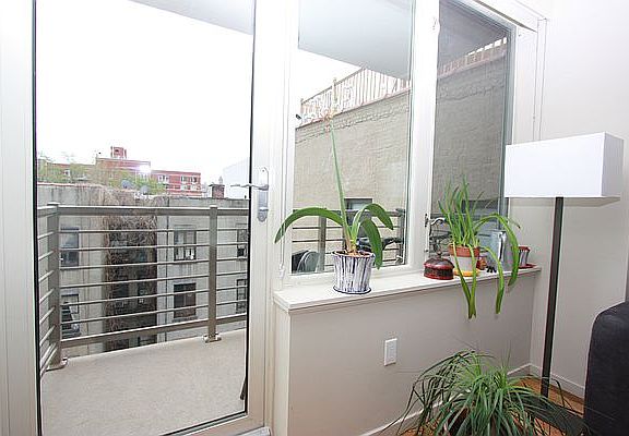 5th image of 170 E 112th St APT 5C
