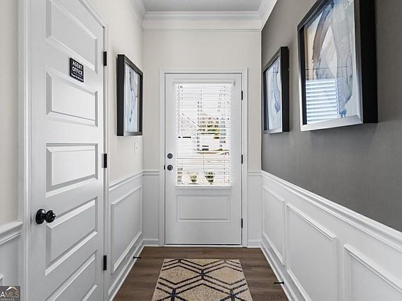 3rd image of 1020 Stiles Cir #11