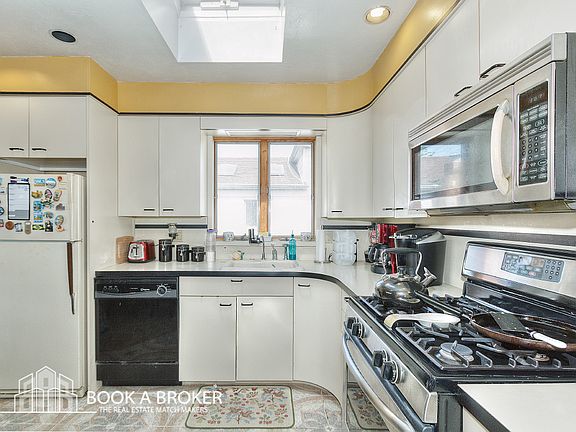 3rd image of 10564 Avenue M