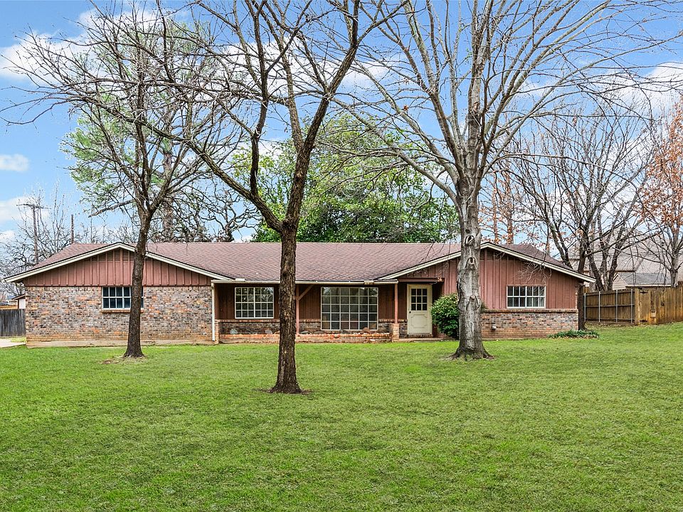 1st image of 1823 Camelot Dr