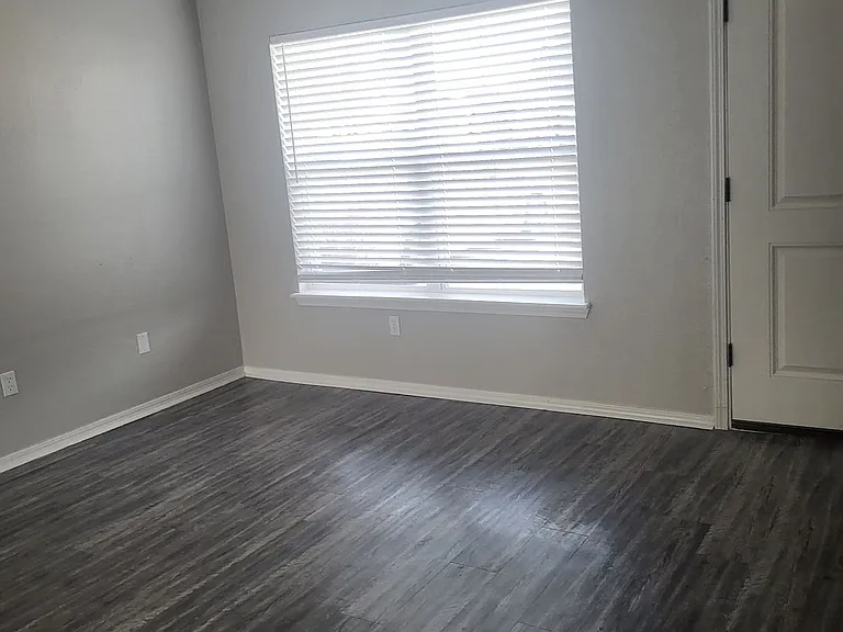 1704 Warren Dr — Photo 6