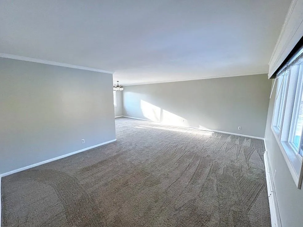 3 bed, 2.5 bath, 2308 sqft, $2,000 — Photo 4