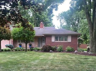 28708 Blackstone Dr, Lathrup Village, MI 48076