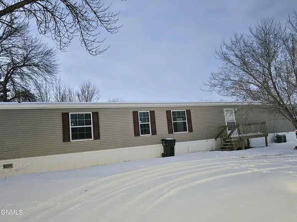 903 6th Ave W, Williston, ND 58801