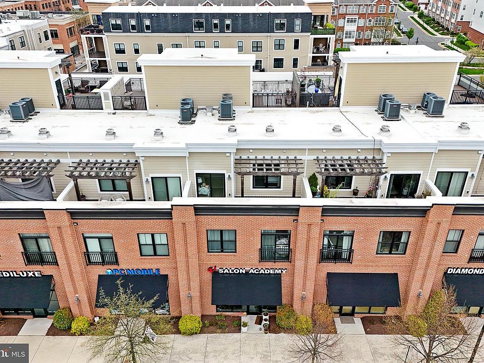 1st image of 43567 Michigan Sq
