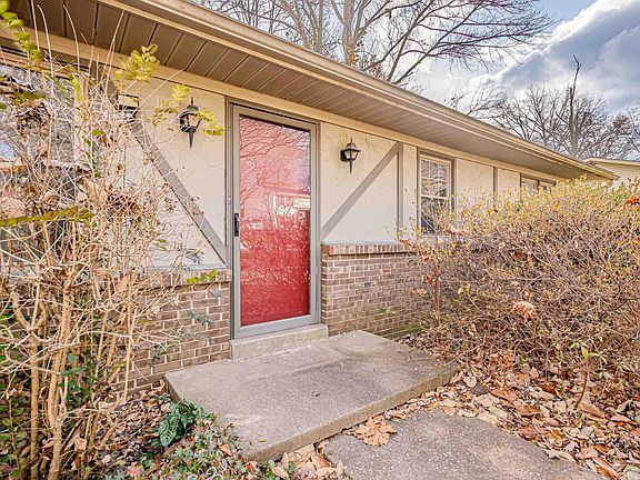 3rd image of 4986 Jamestown Dr