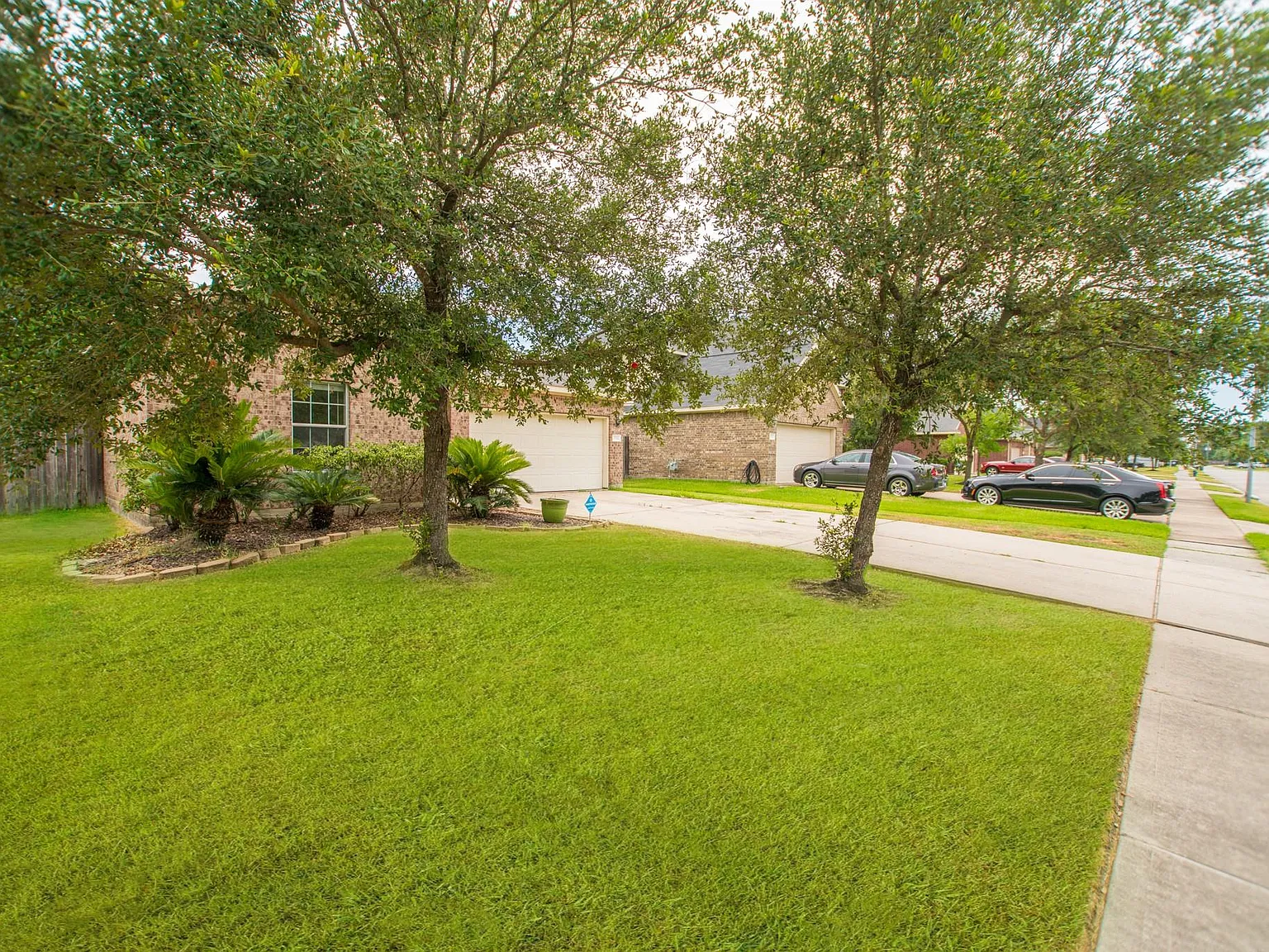 3 bed, 2.0 bath, 1908 sqft, $2,050 — Photo 4