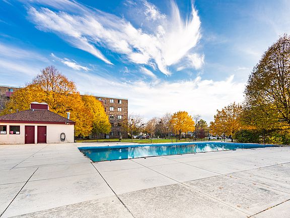 3rd image of 1460 Fairlane Dr APT 427