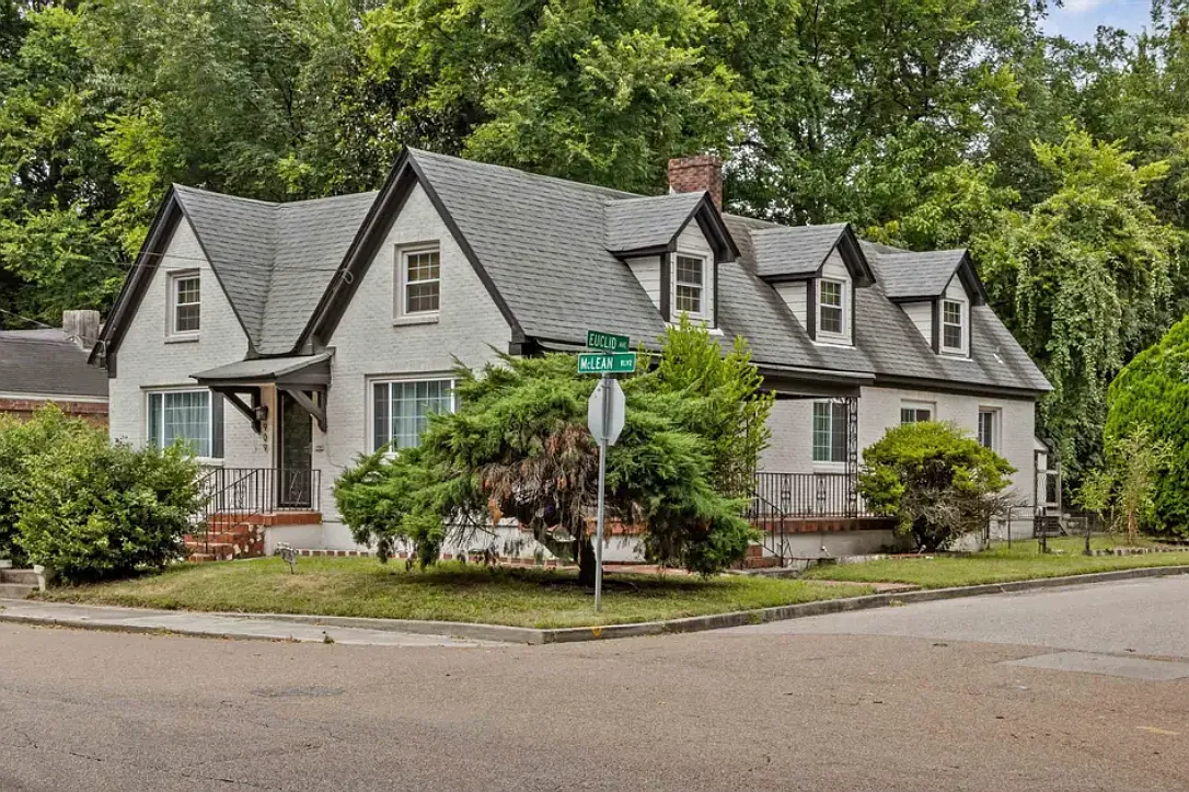 Fully Furnished 6 Bed/4 Bath Home Ready To Go — Photo 3