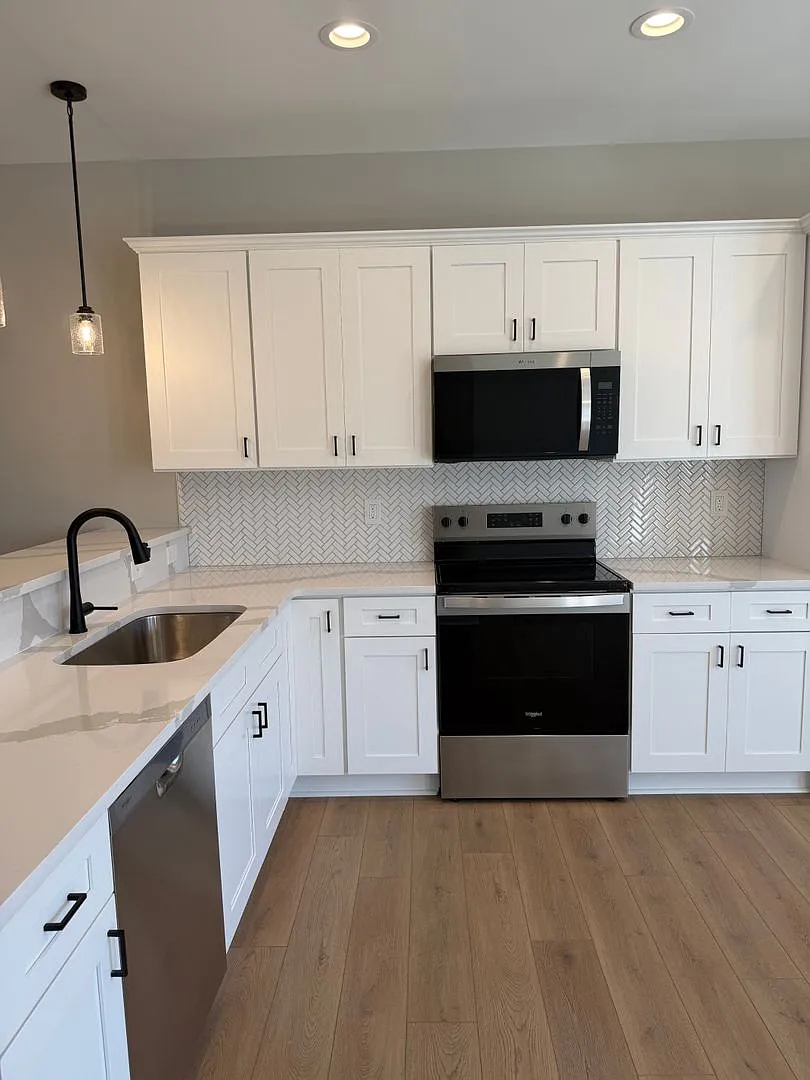 2 Bed 2.5 Bath End Unit Townhome — Photo 1