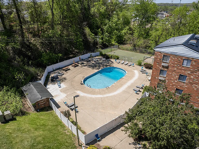 Sundeck with Chaise Lounge Seating