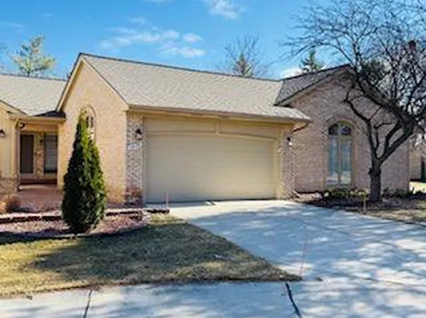 43179 W Kirkwood Dr, Clinton Township, MI 48038