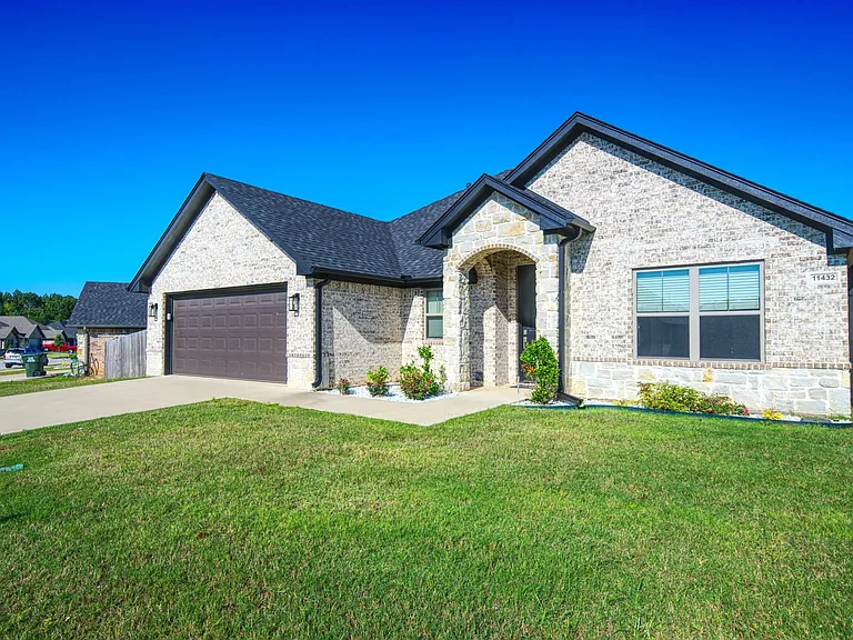 11432 Lindsey Garden Dr — Photo 2