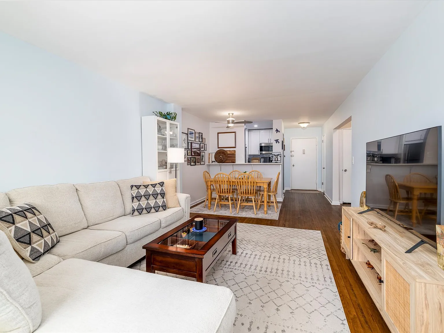 1 bed, 750 sqft, $2,900 — Photo 4