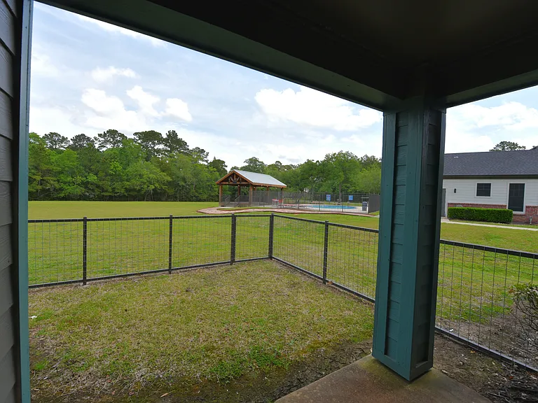 Lakeside Apartments — Photo 21
