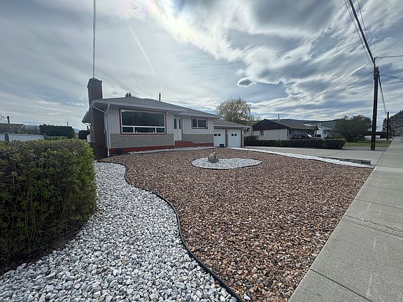 3rd image of 2176 Merritt Ave