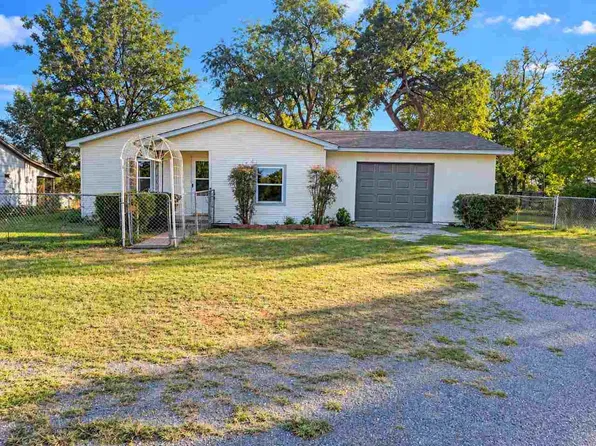 208 W Oliver St, Fletcher, OK 73541