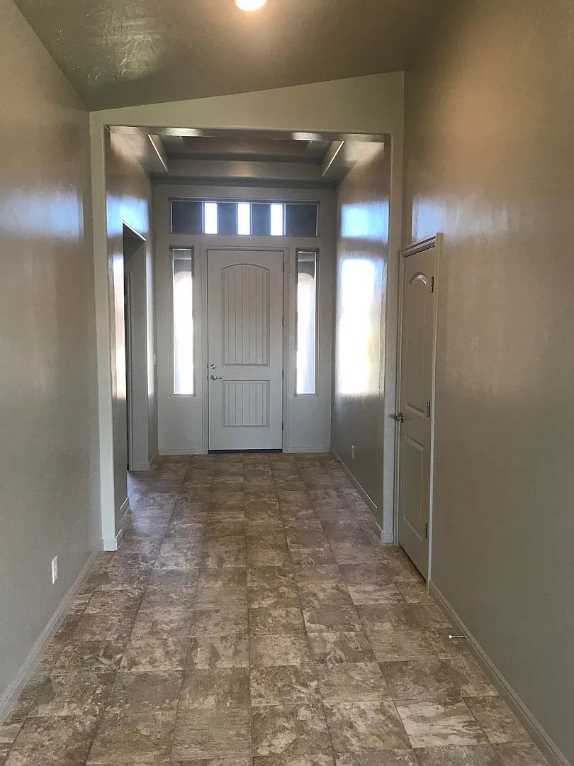 Beautiful 4 bedroom, 2 bath home in Sugar Plum! — Photo 3