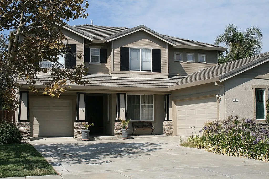 423 Stanwick St photo 1