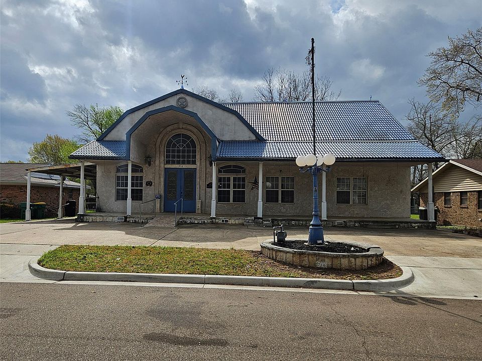 1st image of 716 Dogwood St
