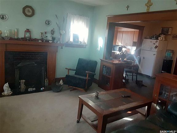 4th image of 208 Main St
