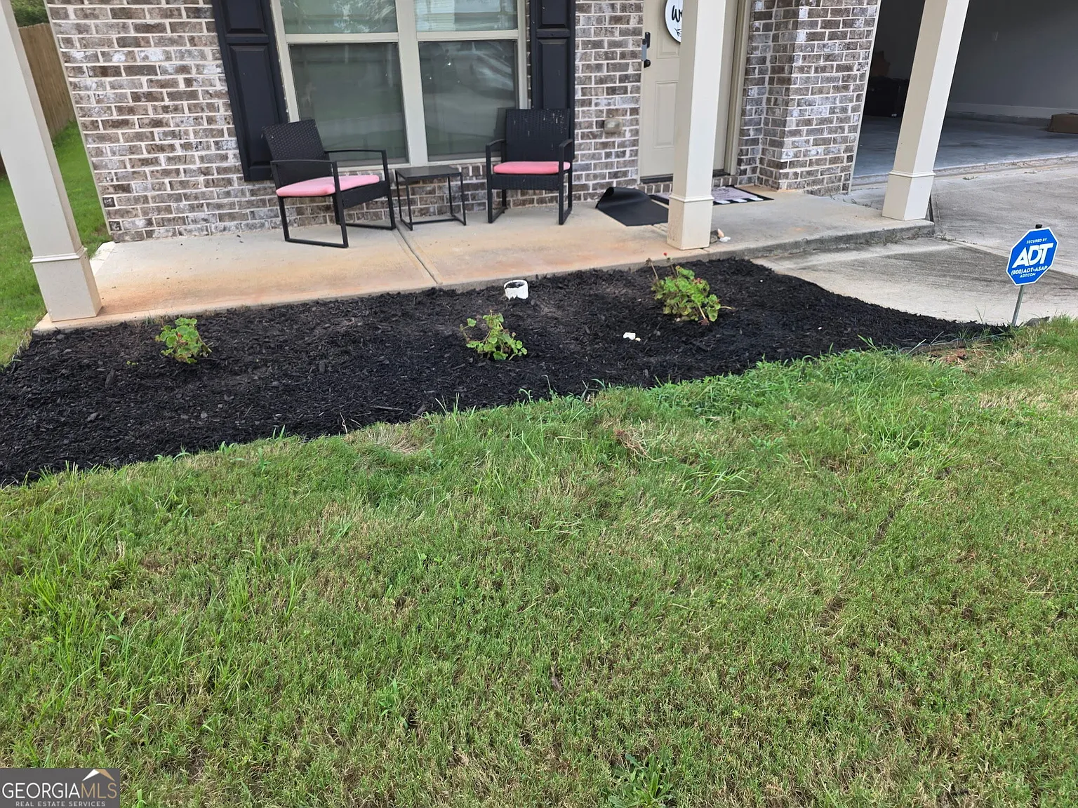 4 bed, 2.5 bath, 1915 sqft, $2,350 — Photo 3