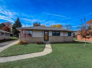 3561 S Honey Creek Dr, Milwaukee, WI 53220