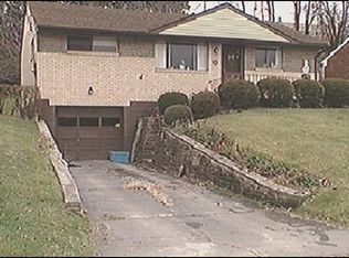 5255 Ranchview Dr, Pittsburgh, PA 15236