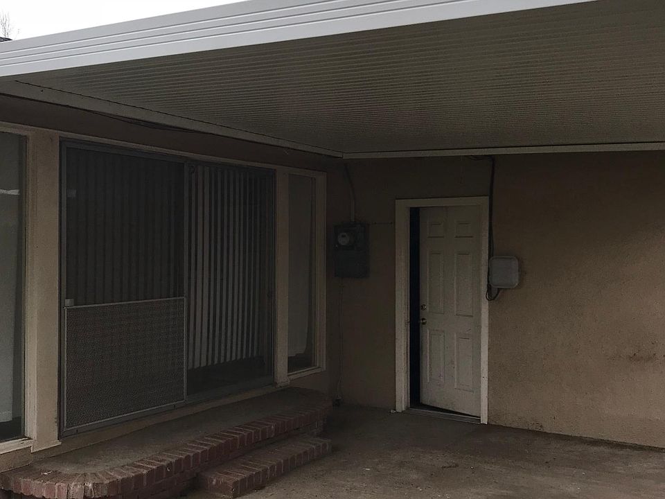 2nd image of 4662 E Princeton Ave