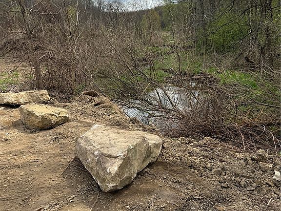 4th image of 2492 Irish Ridge Rd