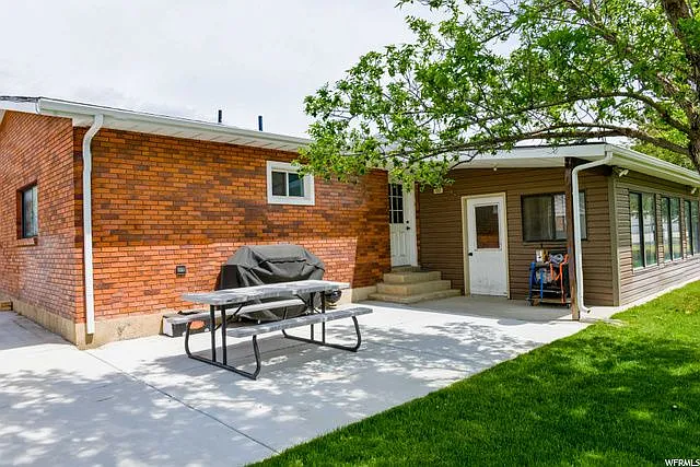 5 bed, 3.5 bath, 3816 sqft, $3,500 — Photo 4