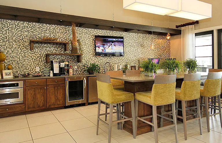 Andros Isles Apartments — Photo 29