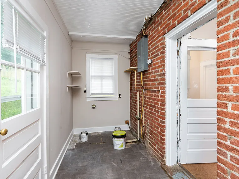 112 Biltmore St — Photo 11
