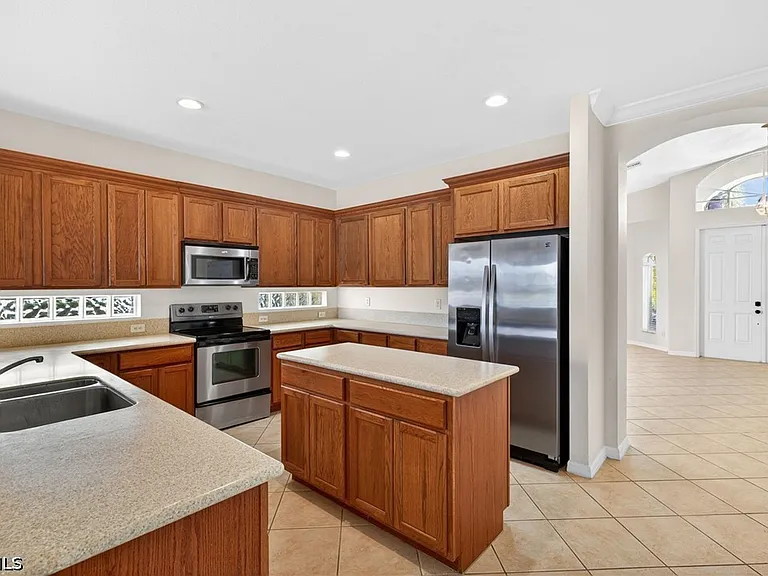8369 Sumner Ave — Photo 13