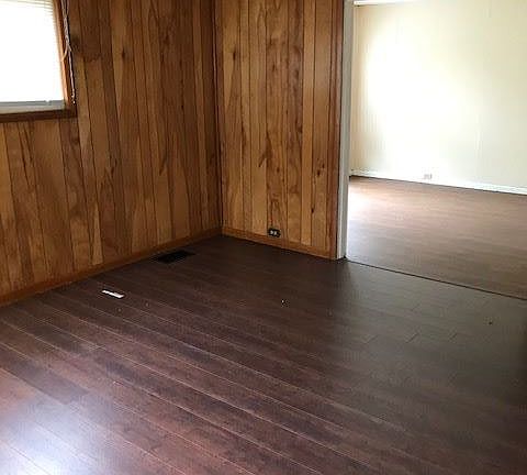 1864 Davis Street Lower Picture # 4