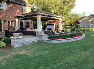 11 Mulberry Dr, Hawthorn Woods, IL 60047