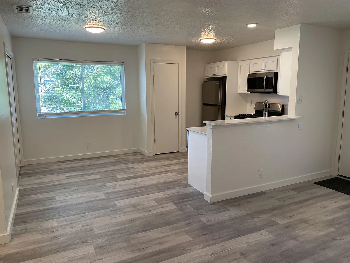 Building Photo - 2305 Cedrick Cv #D