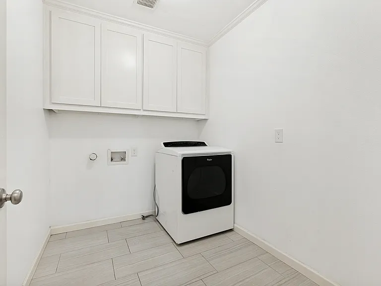 615 S Montclair Ave — Photo 23
