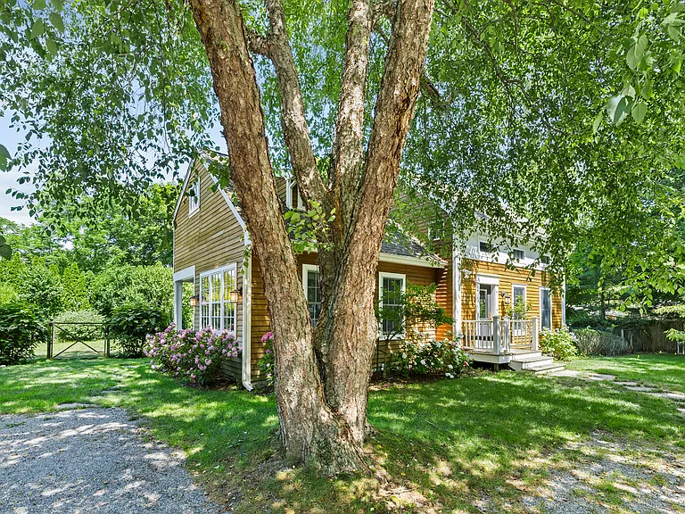 109 Franklin Ave — Photo 5
