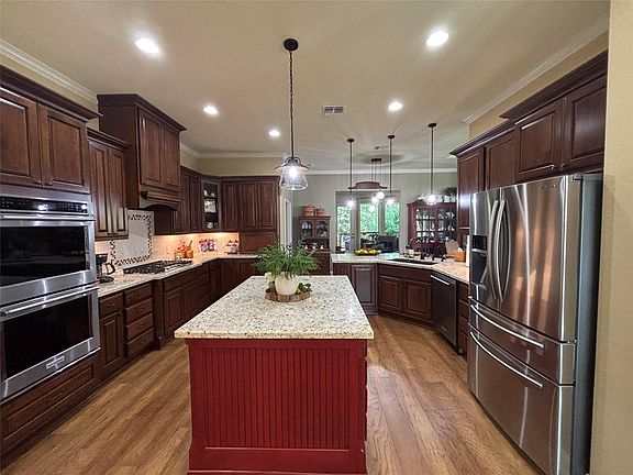 5th image of 1910 Spanish Moss Dr