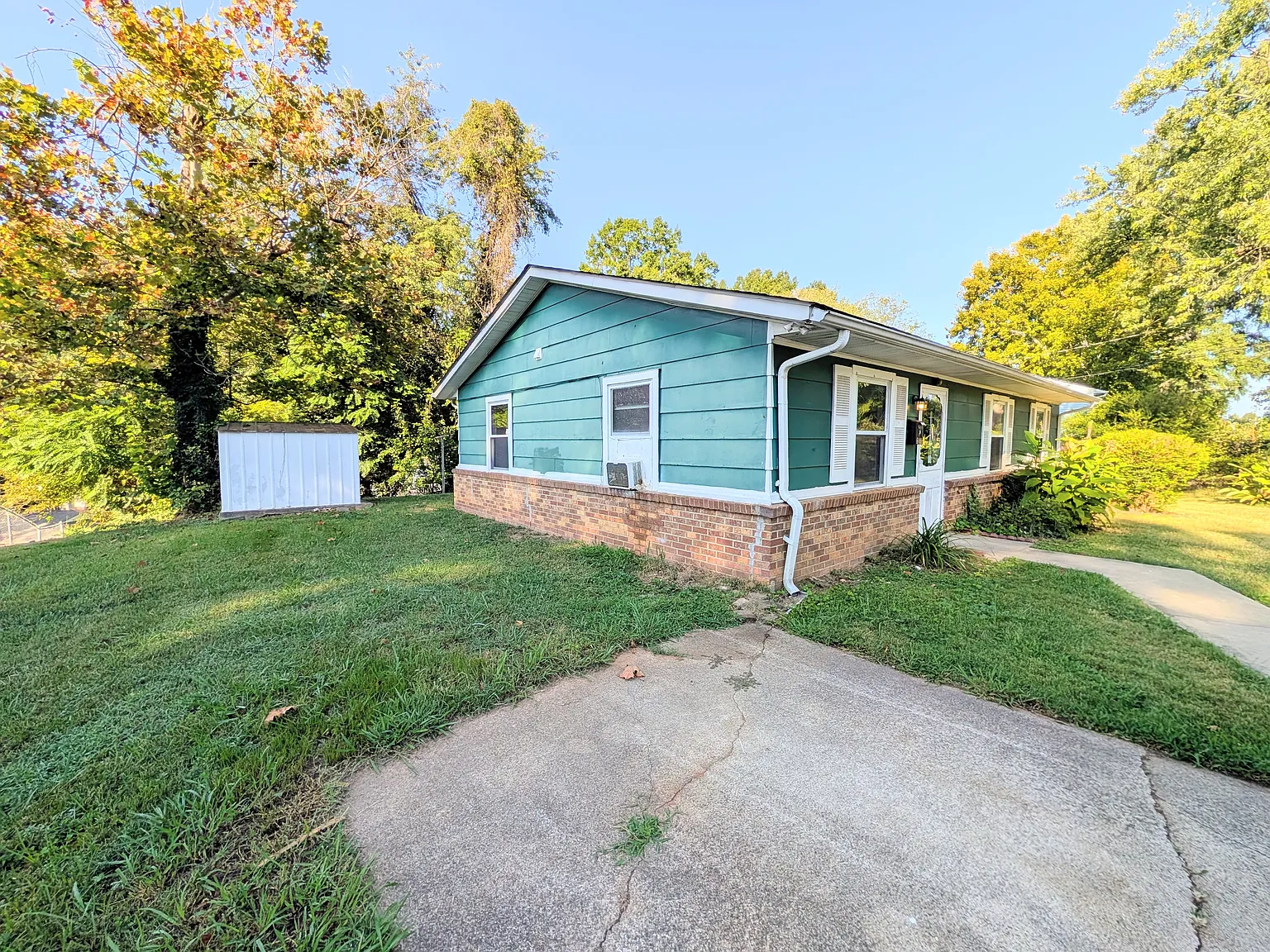 3 bed, 1.5 bath, 975 sqft, $1,295 — Photo 2