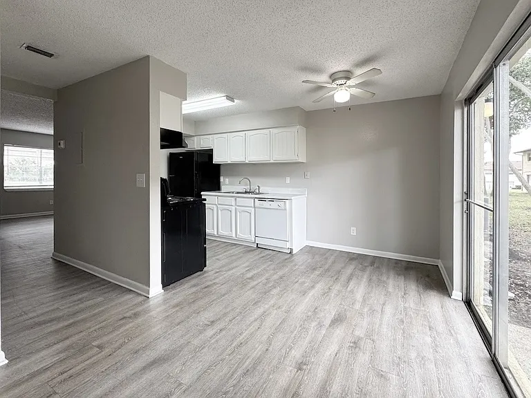 Ridge Apartments — Photo 14