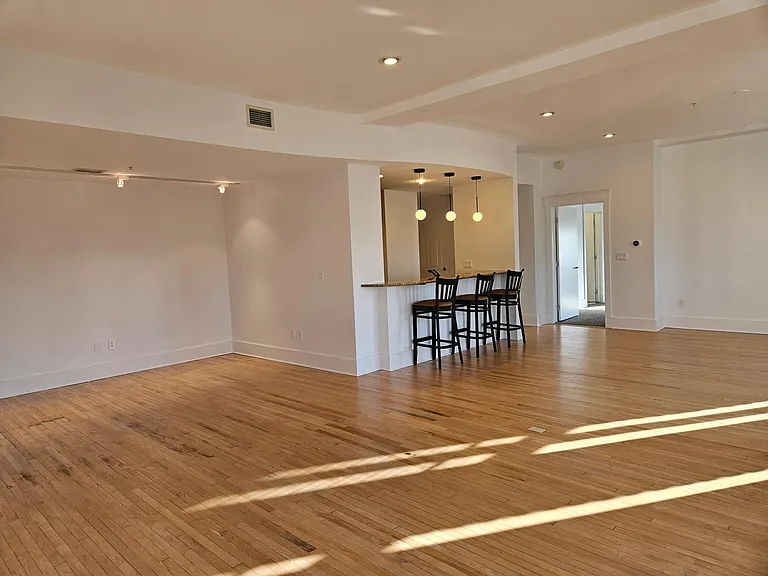 Dining/Kitchen