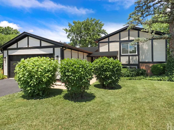 166 E Cunningham Dr, Palatine, IL 60067