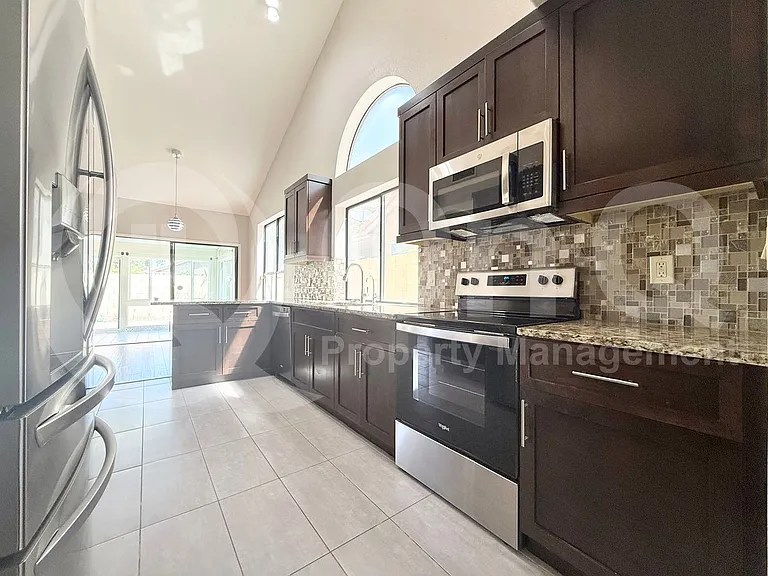 182 W Knox Rd — Photo 4