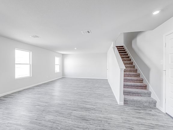4th image of 605 Clear Creek Ct